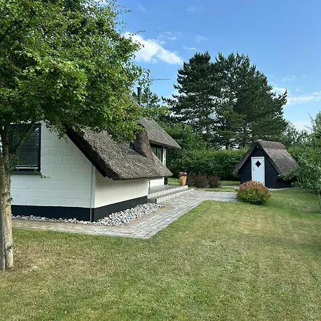 Dom wakacyjny Thatched Near Oer And