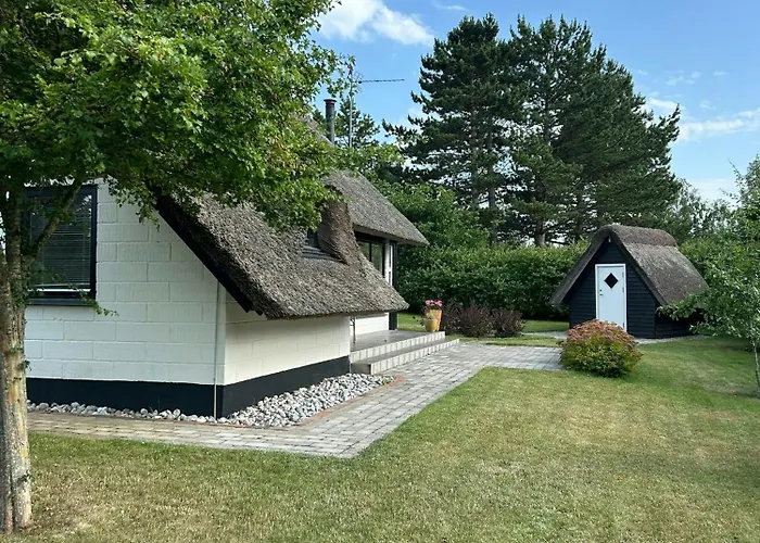 Сasa de vacaciones Thatched Near Oer And